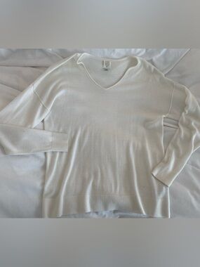 Thin sheer white thin knit v neck sweater 2016 Tumblr style